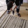 Как положить ламинат на деревянный пол самому (своими руками)